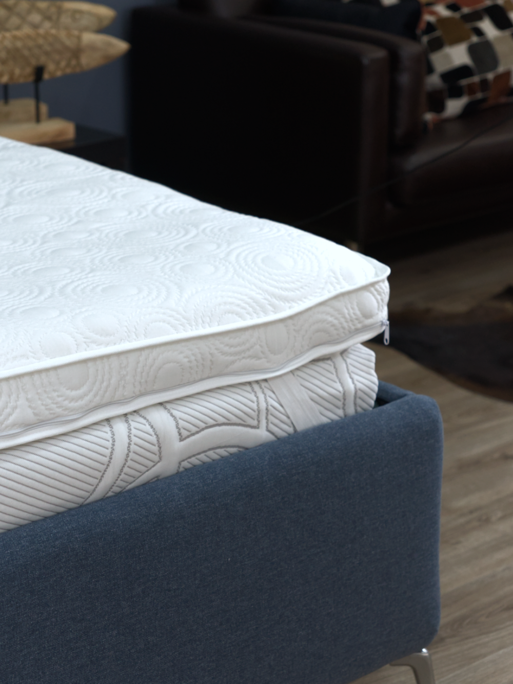 Topper Viscoelástico para cama de solteiro e casal, marca LeCamaleon. Fabricado em Braga, Portugal.