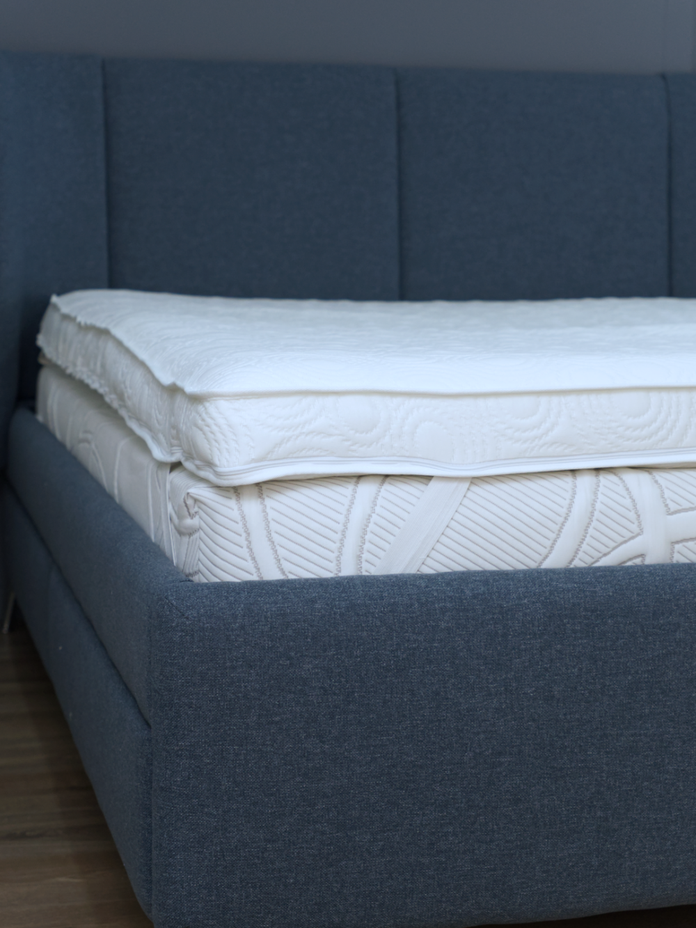 Topper Viscoelástico para cama de solteiro e casal, marca LeCamaleon. Fabricado em Braga, Portugal.