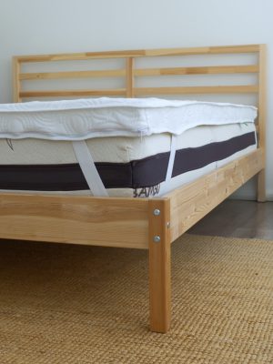 Topper viscoelástico LeCamaleon numa cama de casal